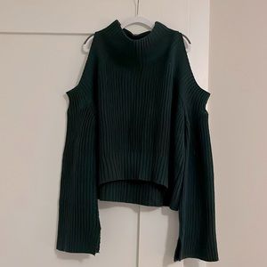 Emerald green turtleneck ribbed sweater, shoulder cutouts and bell sleeves.